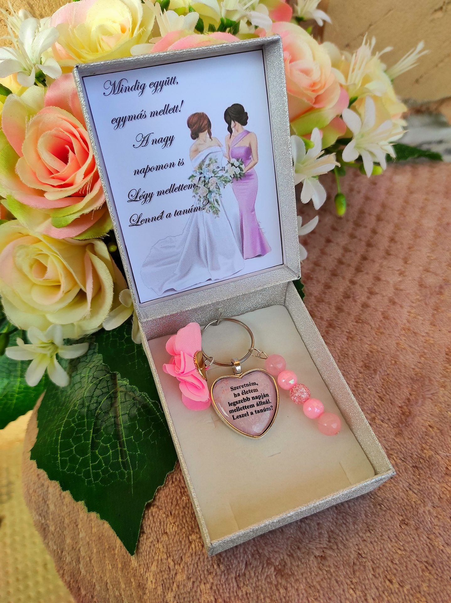 Tanúfelkérő szív kulcstartó